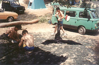 Den Aufbau eines so komplizierten Zeltes sollte man vorher ge&uuml;bt haben